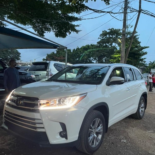 FOREIGN USED 2019 TOYOTA HIGHLANDER XLE FOR SALE IN ABUJA