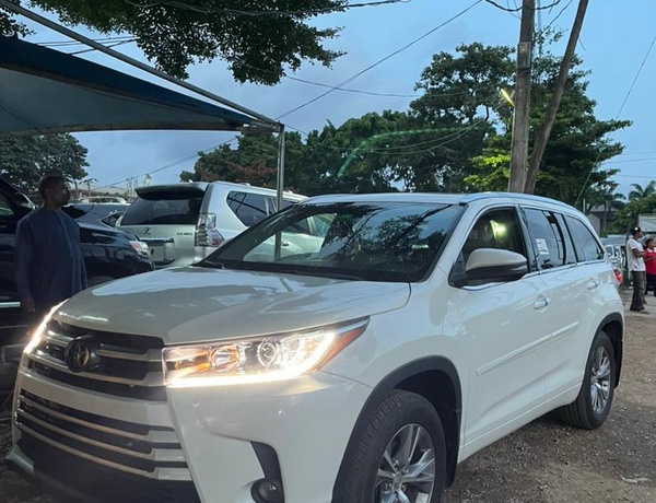 FOREIGN USED 2019 TOYOTA HIGHLANDER XLE FOR SALE IN ABUJA