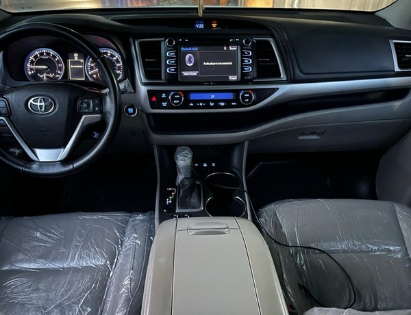 FOREIGN USED 2019 TOYOTA HIGHLANDER XLE FOR SALE IN ABUJA