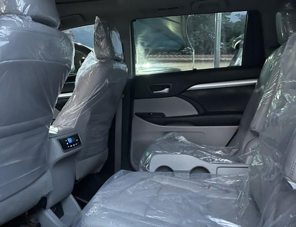 FOREIGN USED 2019 TOYOTA HIGHLANDER XLE FOR SALE IN ABUJA