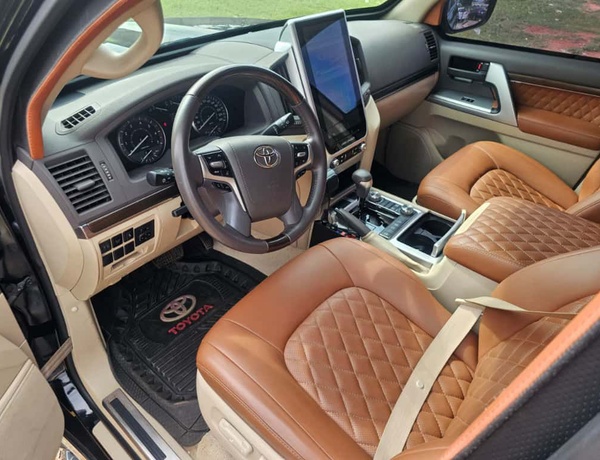 FOREIGN USED 2020 BULLETPROOF TOYOTA LAND CRUISER VIP FOR SALE IN ABUJA