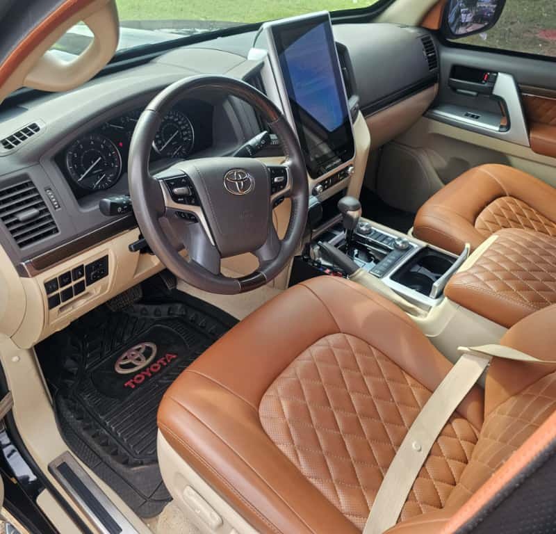FOREIGN USED 2020 BULLETPROOF TOYOTA LAND CRUISER VIP FOR SALE IN ABUJA image