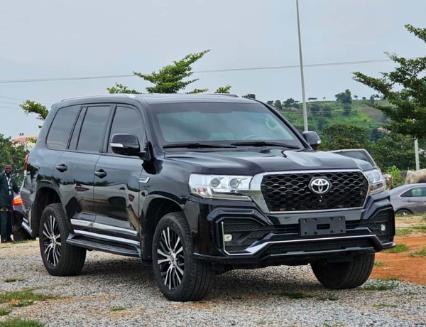FOREIGN USED 2020 BULLETPROOF TOYOTA LAND CRUISER VIP FOR SALE IN ABUJA