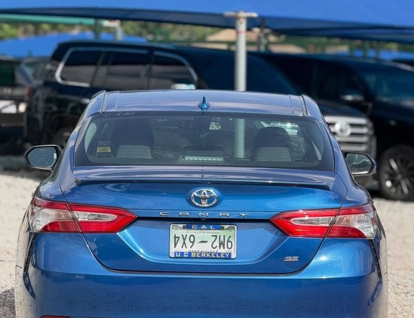 FOREIGN USED   2020 TOYOTA CAMRY SE FOR SALE IN ABUJA