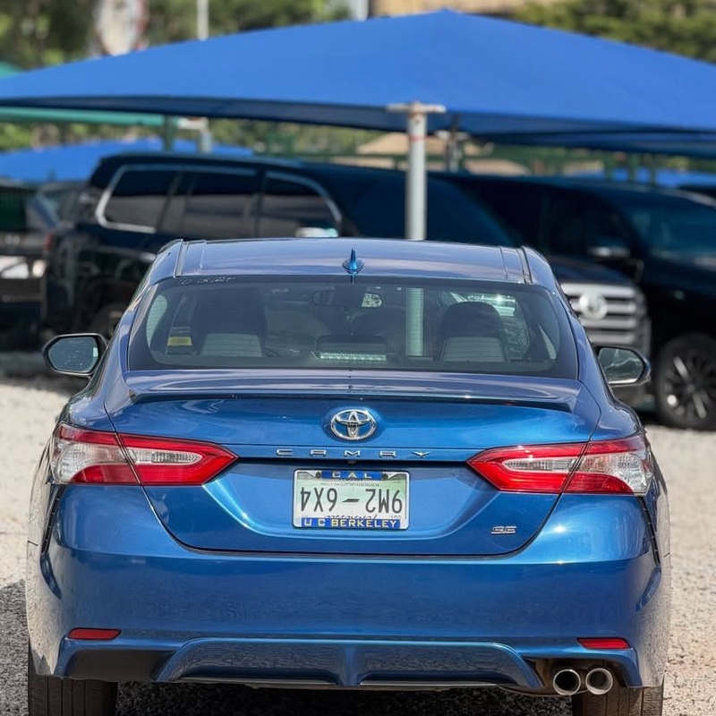 FOREIGN USED   2020 TOYOTA CAMRY SE FOR SALE IN ABUJA image