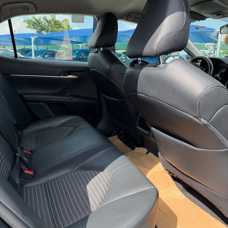 FOREIGN USED   2020 TOYOTA CAMRY SE FOR SALE IN ABUJA image