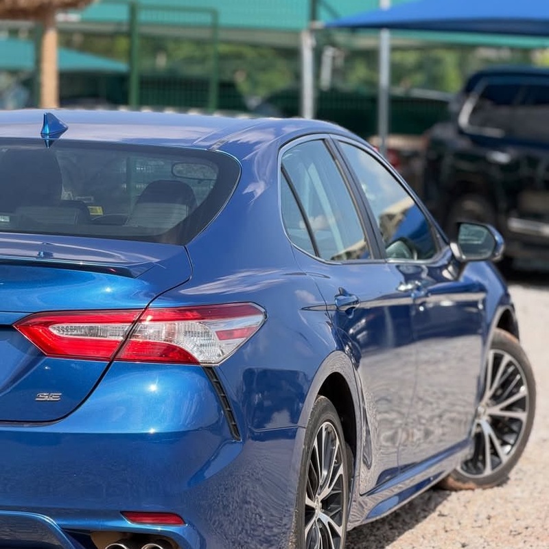 FOREIGN USED   2020 TOYOTA CAMRY SE FOR SALE IN ABUJA image