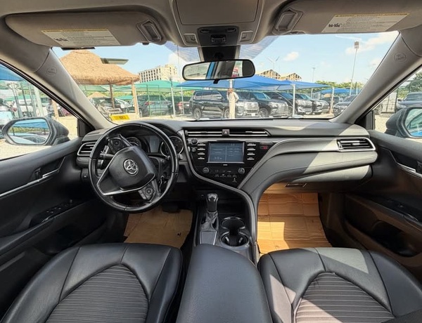 FOREIGN USED   2020 TOYOTA CAMRY SE FOR SALE IN ABUJA