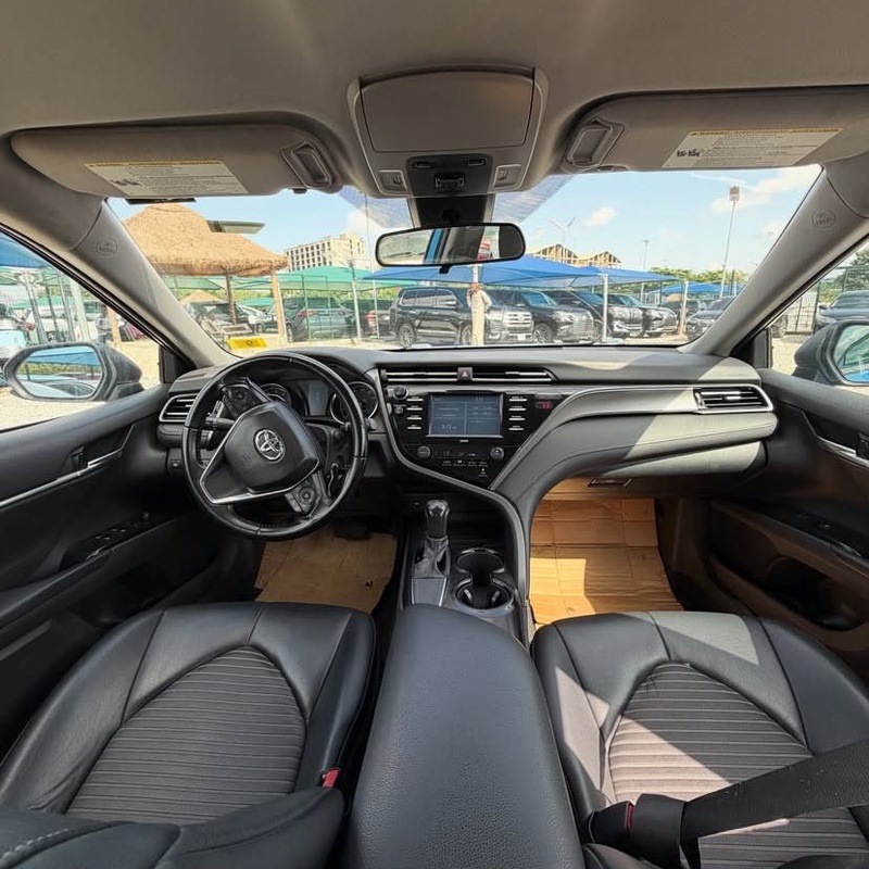 FOREIGN USED   2020 TOYOTA CAMRY SE FOR SALE IN ABUJA image