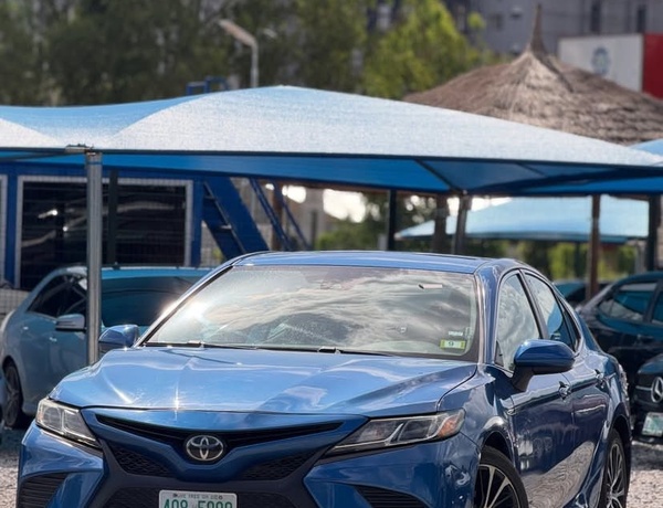 FOREIGN USED   2020 TOYOTA CAMRY SE FOR SALE IN ABUJA