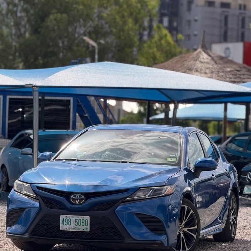 FOREIGN USED   2020 TOYOTA CAMRY SE FOR SALE IN ABUJA image