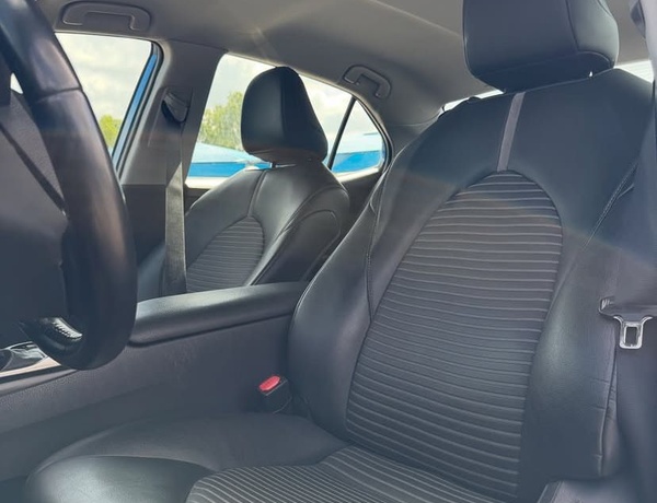 FOREIGN USED   2020 TOYOTA CAMRY SE FOR SALE IN ABUJA