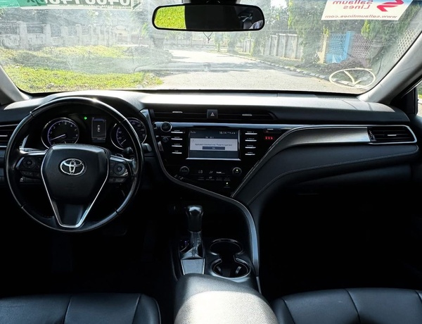 FOREIGN USED 2020 TOYOTA CAMRY SE FOR SALE IN ABUJA