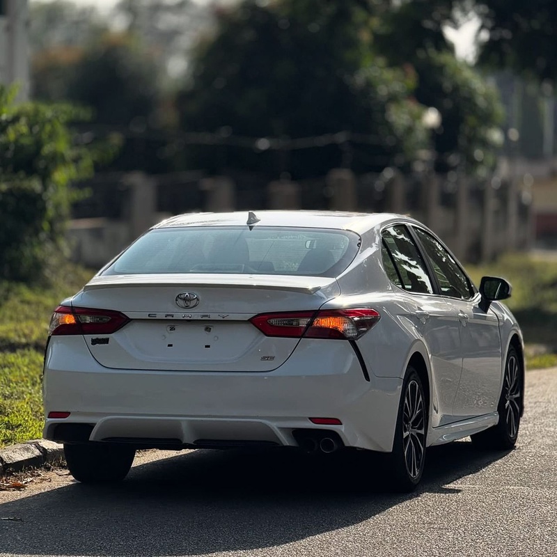 FOREIGN USED 2020 TOYOTA CAMRY SE FOR SALE IN ABUJA image