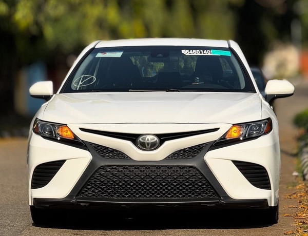 FOREIGN USED 2020 TOYOTA CAMRY SE FOR SALE IN ABUJA