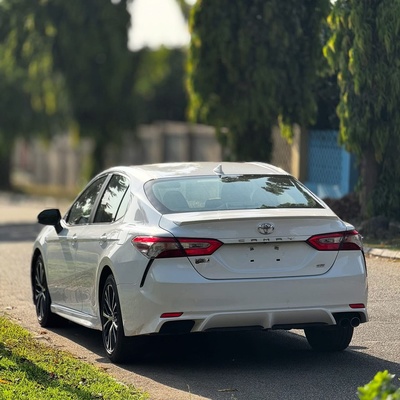 FOREIGN USED 2020 TOYOTA CAMRY SE FOR SALE IN ABUJA