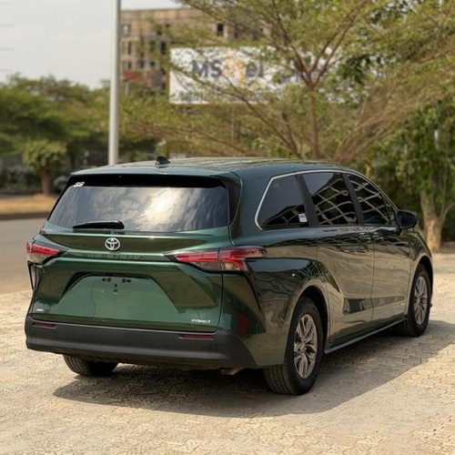 FOREIGN USED 2021 TOYOTA SIENNA HYBRID FOR SALE IN ABUJA