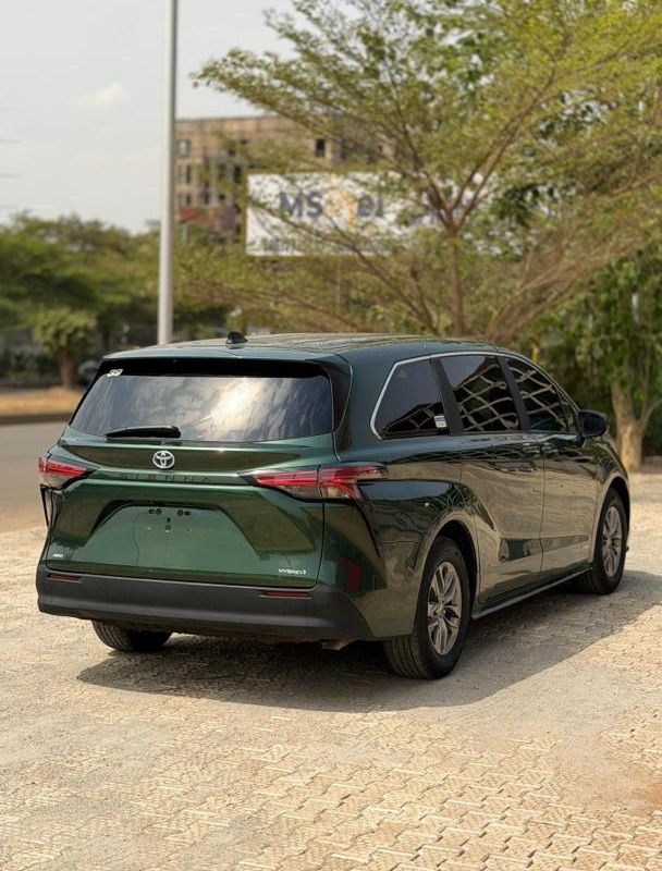 FOREIGN USED 2021 TOYOTA SIENNA HYBRID FOR SALE IN ABUJA image