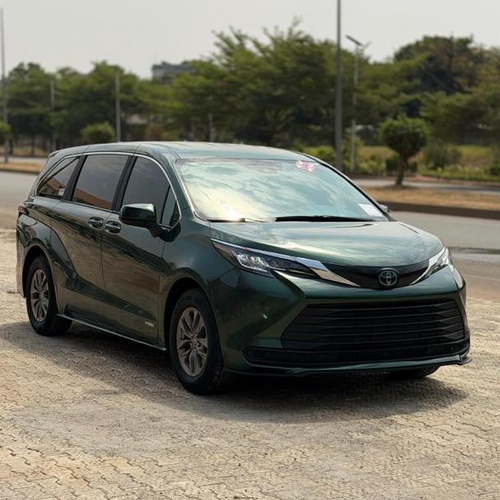 FOREIGN USED 2021 TOYOTA SIENNA HYBRID FOR SALE IN ABUJA