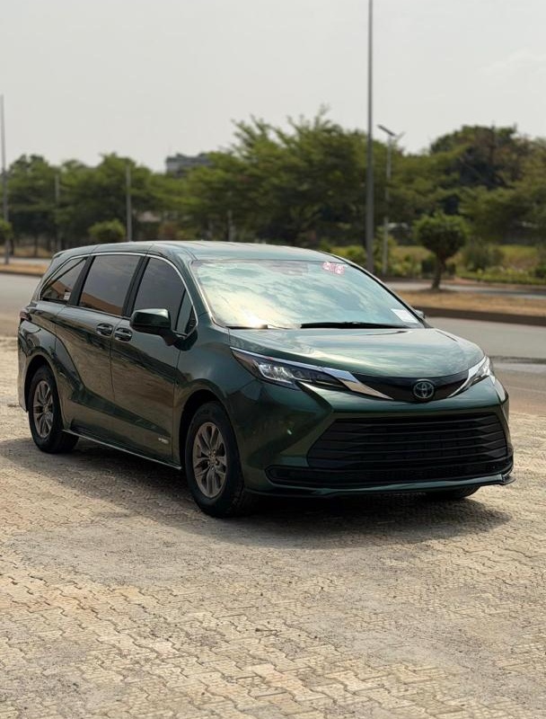 FOREIGN USED 2021 TOYOTA SIENNA HYBRID FOR SALE IN ABUJA image