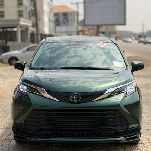 FOREIGN USED 2021 TOYOTA SIENNA HYBRID FOR SALE IN ABUJA