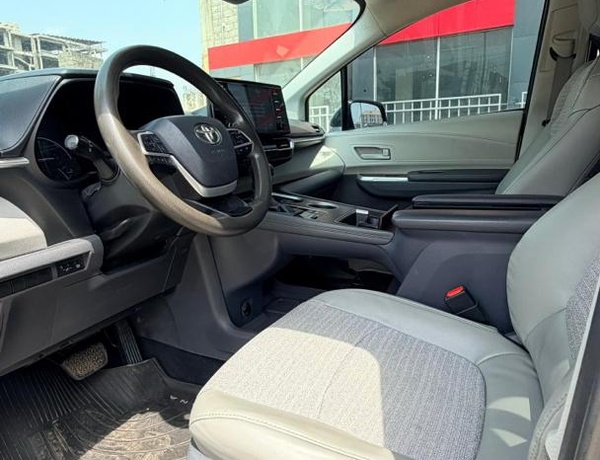 FOREIGN USED 2021 TOYOTA SIENNA HYBRID FOR SALE IN ABUJA