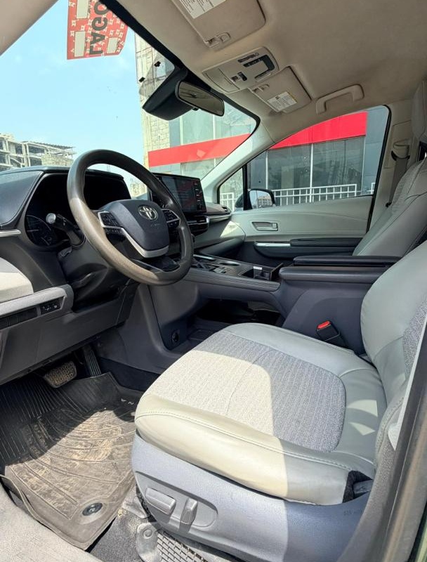 FOREIGN USED 2021 TOYOTA SIENNA HYBRID FOR SALE IN ABUJA image