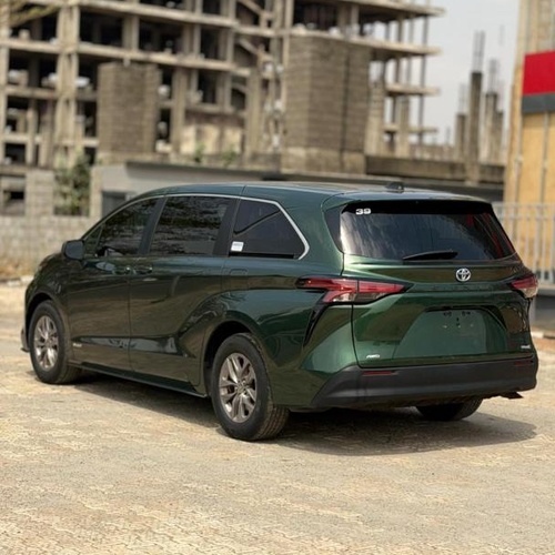FOREIGN USED 2021 TOYOTA SIENNA HYBRID FOR SALE IN ABUJA