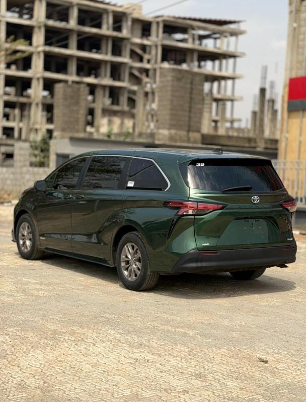 FOREIGN USED 2021 TOYOTA SIENNA HYBRID FOR SALE IN ABUJA image