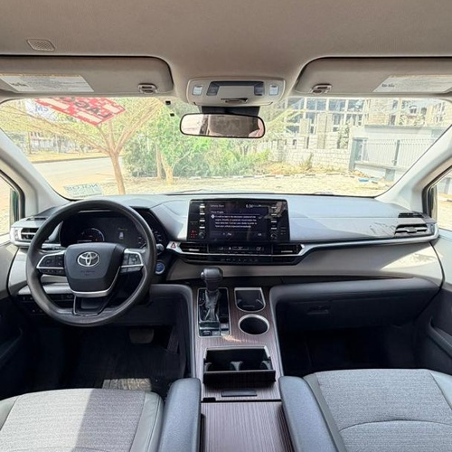 FOREIGN USED 2021 TOYOTA SIENNA HYBRID FOR SALE IN ABUJA