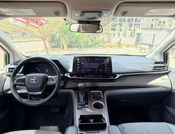 FOREIGN USED 2021 TOYOTA SIENNA HYBRID FOR SALE IN ABUJA