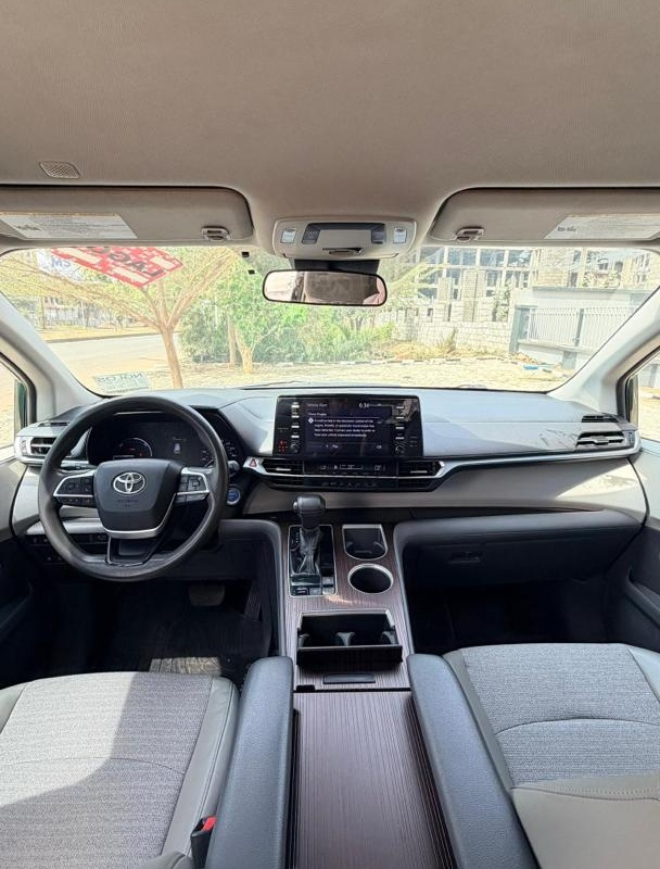 FOREIGN USED 2021 TOYOTA SIENNA HYBRID FOR SALE IN ABUJA image