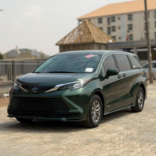 FOREIGN USED 2021 TOYOTA SIENNA HYBRID FOR SALE IN ABUJA