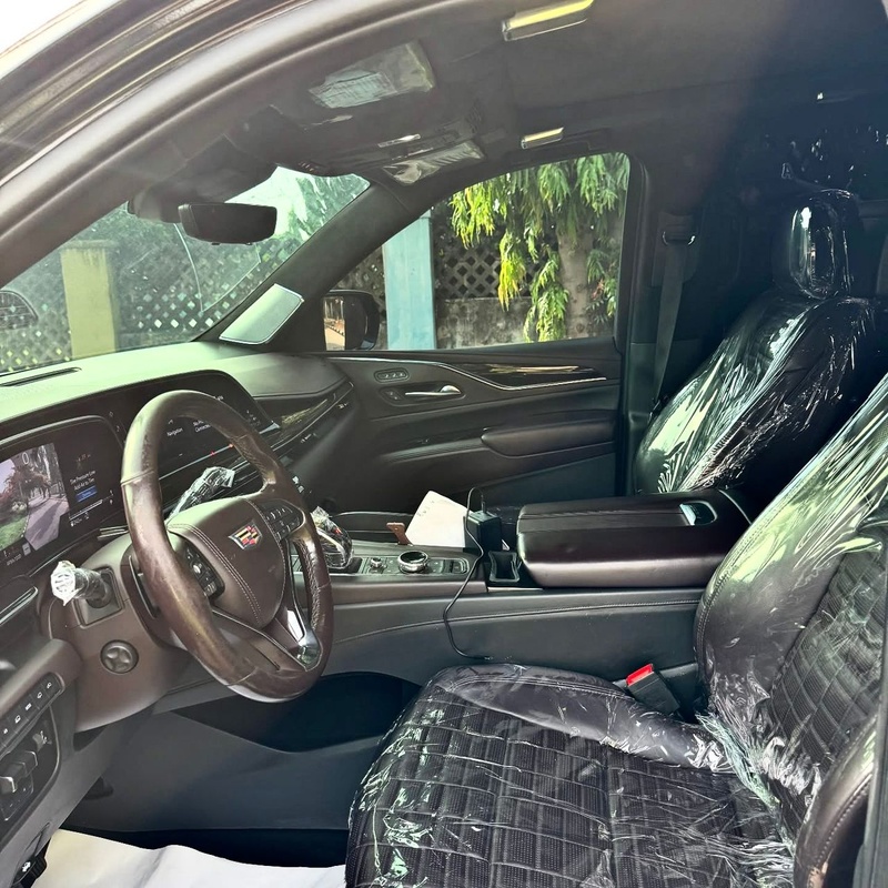 FOREIGN USED 2022 CADILLAC ESCALADE image
