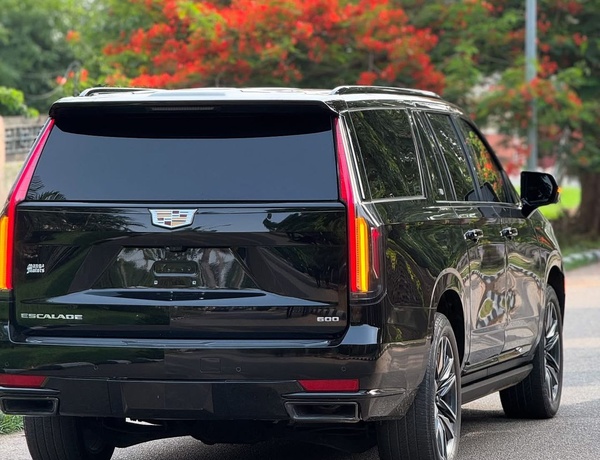 FOREIGN USED 2022 CADILLAC ESCALADE