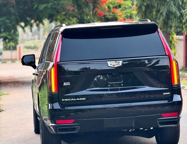FOREIGN USED 2022 CADILLAC ESCALADE
