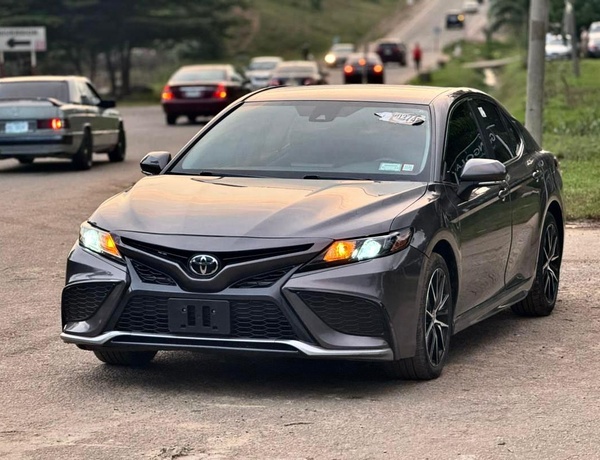 FOREIGN USED 2022 TOYOTA CAMRY SE FOR SALE IN ABUJA