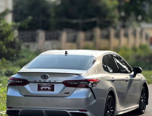 FOREIGN USED 2022 TOYOTA CAMRY XSE FOR SALE IN ABUJA