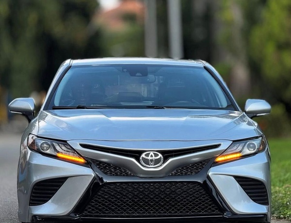 FOREIGN USED 2022 TOYOTA CAMRY XSE FOR SALE IN ABUJA