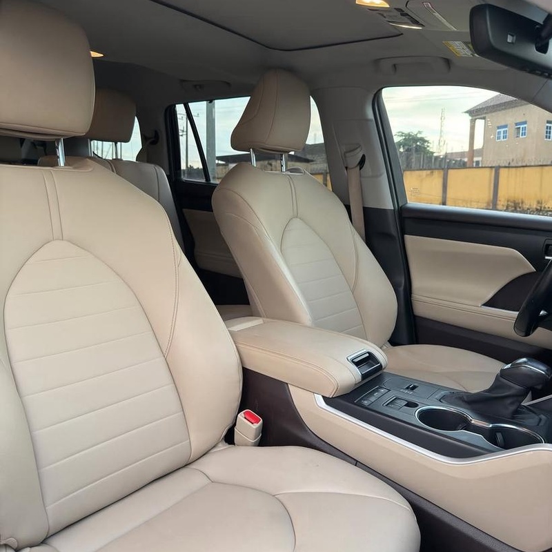 FOREIGN USED 2022 TOYOTA HIGHLANDER XLE FOR SALE IN ABUJA image
