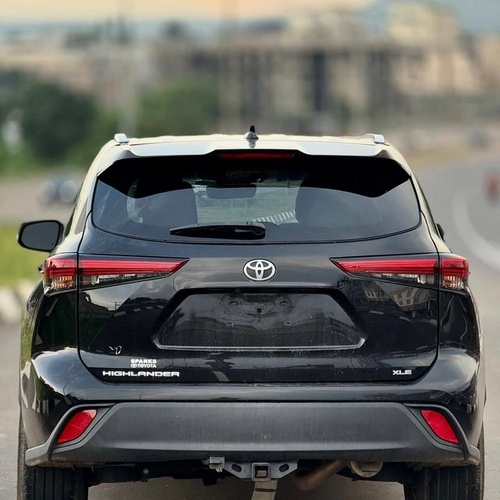 FOREIGN USED 2022 TOYOTA HIGHLANDER XLE FOR SALE IN ABUJA