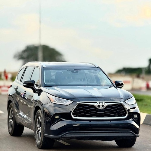 FOREIGN USED 2022 TOYOTA HIGHLANDER XLE FOR SALE IN ABUJA