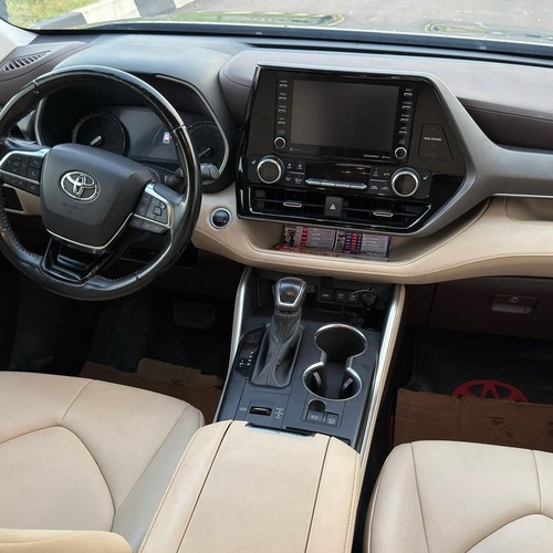 FOREIGN USED 2022 TOYOTA HIGHLANDER XLE FOR SALE IN ABUJA