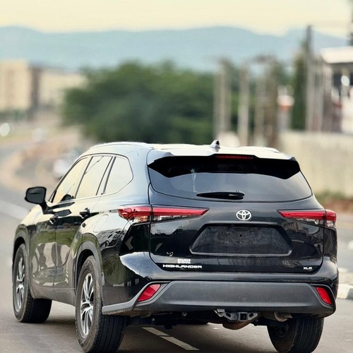 FOREIGN USED 2022 TOYOTA HIGHLANDER XLE FOR SALE IN ABUJA