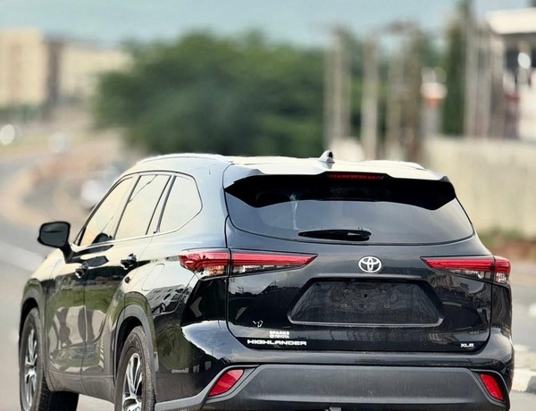 FOREIGN USED 2022 TOYOTA HIGHLANDER XLE FOR SALE IN ABUJA