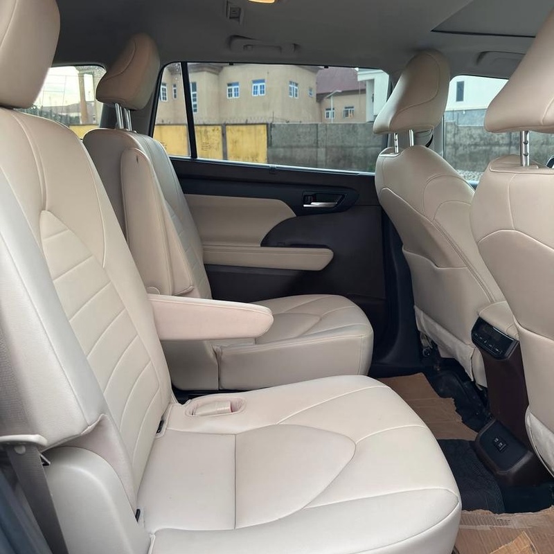 FOREIGN USED 2022 TOYOTA HIGHLANDER XLE FOR SALE IN ABUJA image
