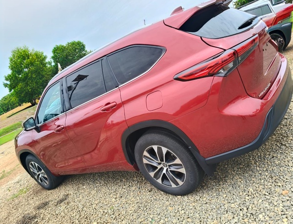 FOREIGN USED 2022 TOYOTA HIGHLANDER XLE FOR SALE IN ABUJA