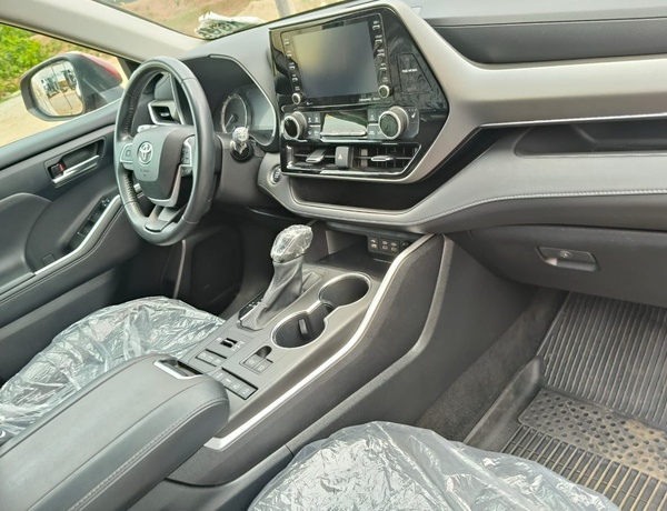 FOREIGN USED 2022 TOYOTA HIGHLANDER XLE FOR SALE IN ABUJA