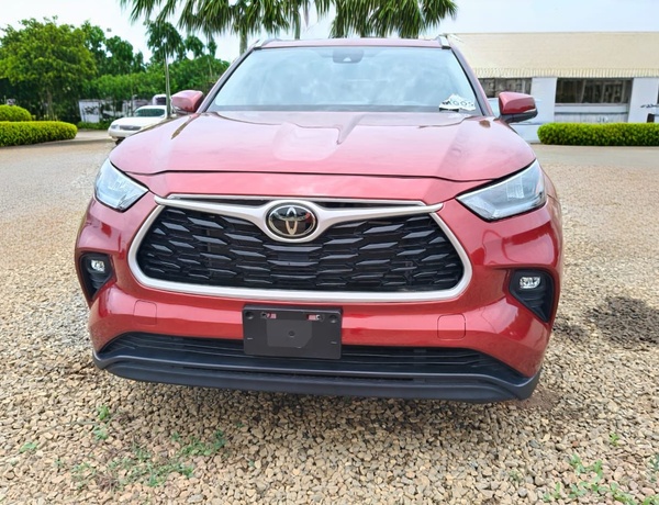 FOREIGN USED 2022 TOYOTA HIGHLANDER XLE FOR SALE IN ABUJA