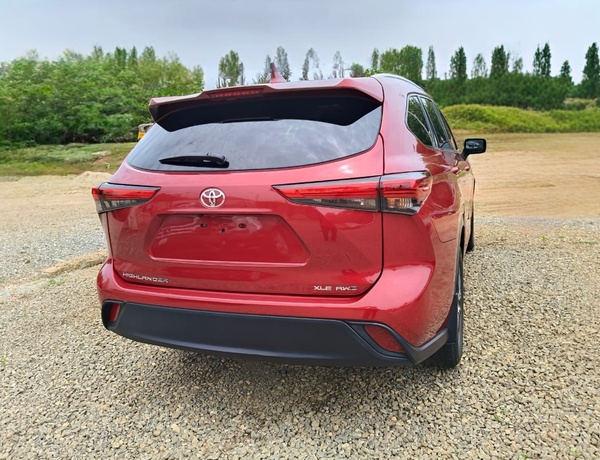 FOREIGN USED 2022 TOYOTA HIGHLANDER XLE FOR SALE IN ABUJA
